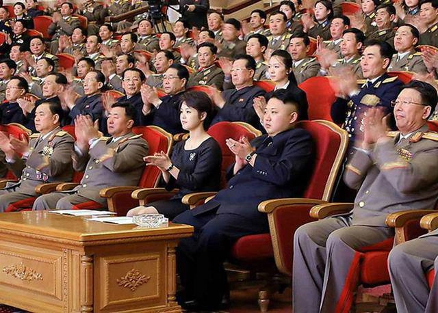 Không chỉ tinh tế vợ ông kim jong-un còn khiến chị em ngưỡng mộ vì điều này - 6