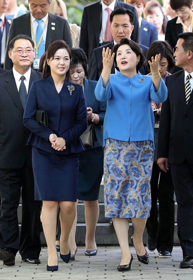 Không chỉ tinh tế vợ ông kim jong-un còn khiến chị em ngưỡng mộ vì điều này - 7
