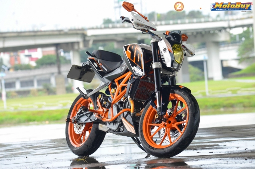 Ktm duke 390 độ siêu chất của biker đài loan - 1