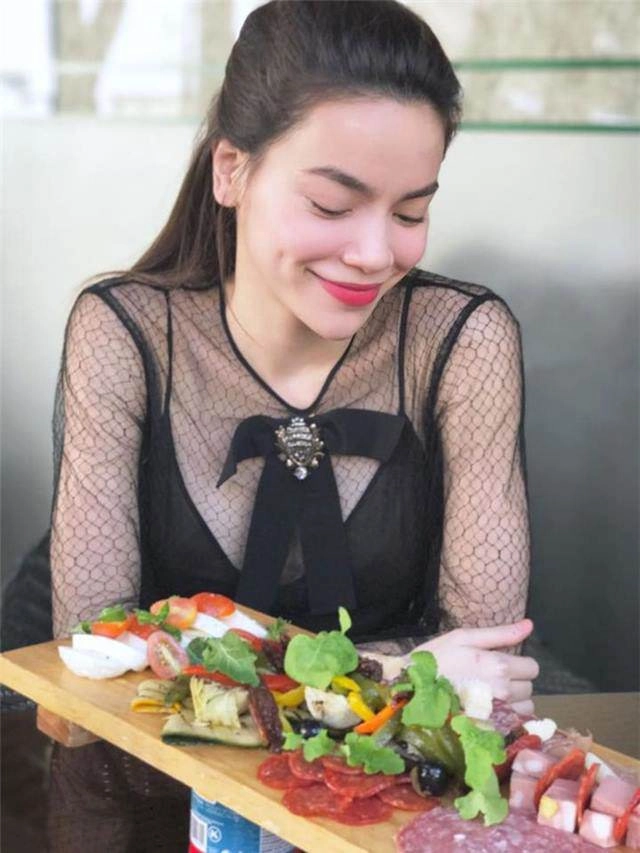 Là 2 biểu tượng nhan sắc nhưng hà hồ hà tăng cũng có lúc gầy nhẳng như xác ve - 18