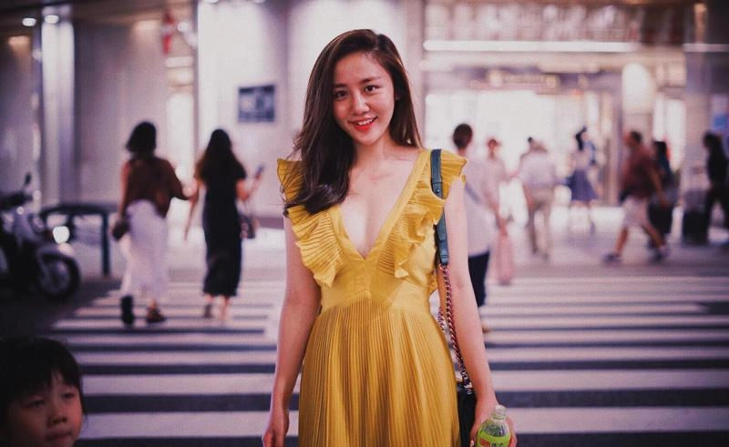 Lạ lùng nữ ca sĩ sinh năm 1995 càng trang điểm càng xấu quẹt tí son lại xinh ngất ngây - 4