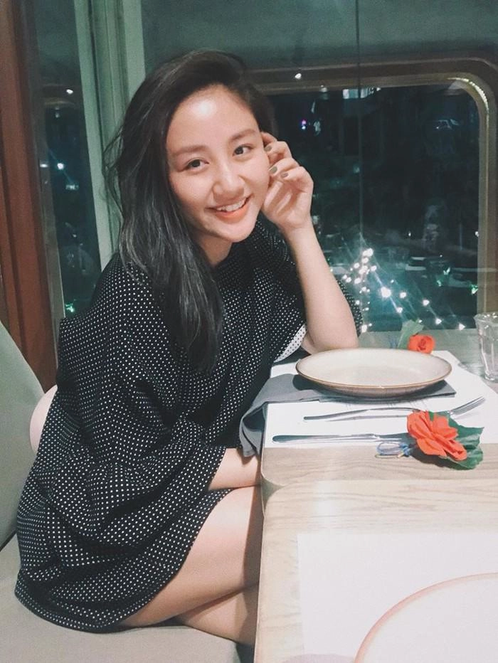 Lạ lùng nữ ca sĩ sinh năm 1995 càng trang điểm càng xấu quẹt tí son lại xinh ngất ngây - 7