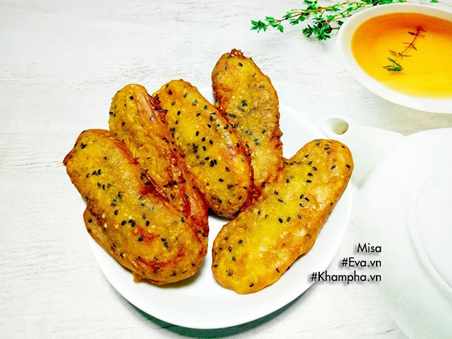 Làm bánh chuối chiên vừng kiểu này đảm bảo hương bay thơm lừng khắp xóm - 9