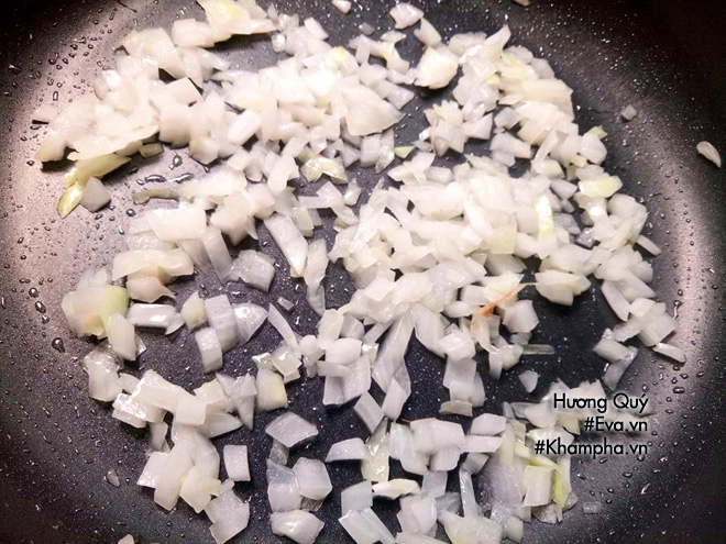 Làm cơm tôm trứng kiểu này cả nhà ai cũng mê - 7