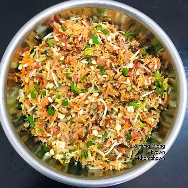 Làm nem rán thập cẩm kiểu này đảm bảo cả nhà khen - 3
