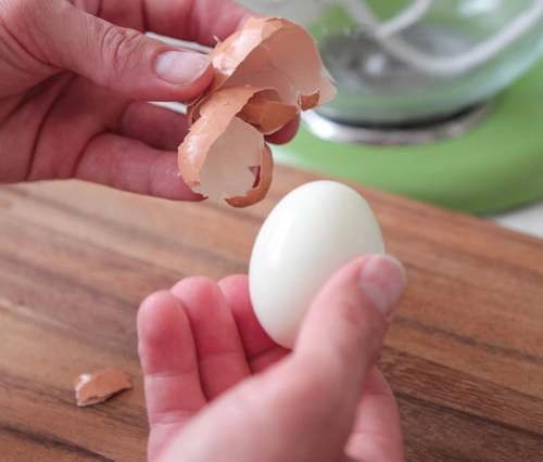 Làm thế nào để bóc trứng luộc dễ dàng - 6