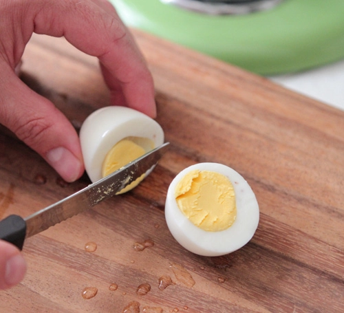 Làm thế nào để bóc trứng luộc dễ dàng - 7