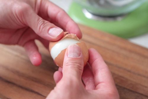 Làm thế nào để bóc trứng luộc dễ dàng - 5