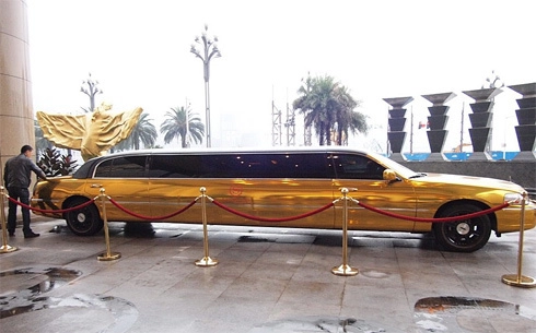 lincoln limousine mạ vàng ở trung quốc - 2