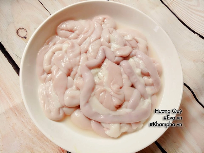 Lòng heo nhồi thịt chiên vừa lạ vừa ngon ai ăn cũng mê - 1