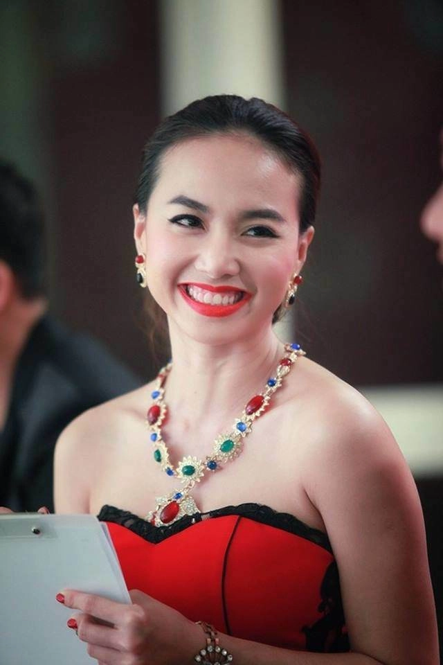 Mặc kệ cằm vline hoàng thùy linh cùng dàn mỹ nhân việt vẫn đẹp miễn chê với mặt góc cạnh - 11