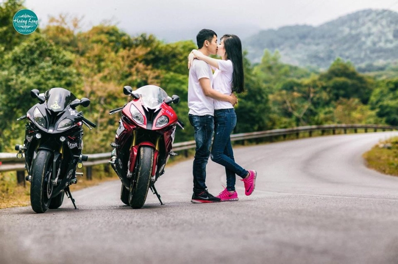 Màn tỏ tình dễ thương nhất của biker đi phân khối lớn - 1