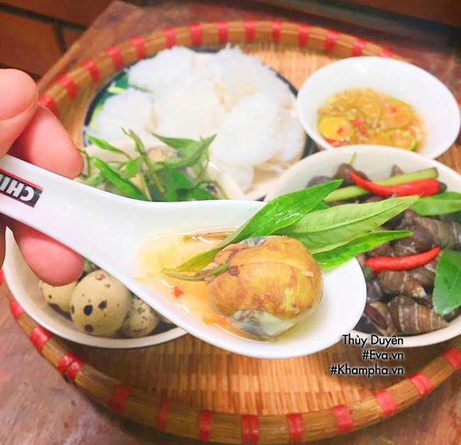 Mát trời cả nhà sì sụp đĩa ốc luộc ăn kèm bún chấm đậm đà dân dã - 12