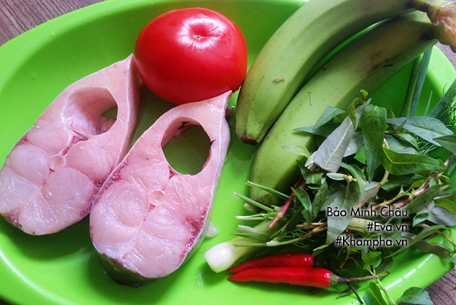 Mát trời làm cá kho chuối xanh đậm đà ngon miệng - 1