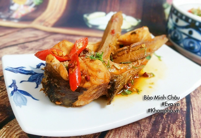 Mát trời làm cá kho chuối xanh đậm đà ngon miệng - 6