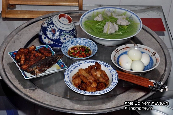 Mẹ hà nội đinh cư ơ sài gòn khoe mâm cơm ai nhìn cũng phai chú ý bát nước chấm - 2