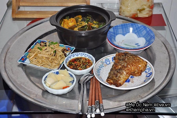 Mẹ hà nội đinh cư ơ sài gòn khoe mâm cơm ai nhìn cũng phai chú ý bát nước chấm - 6