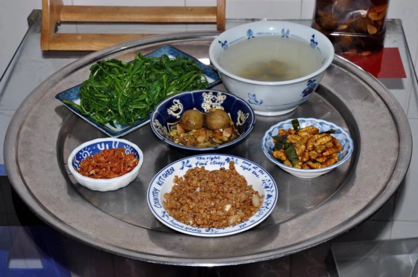 Mẹ hà nội đinh cư ơ sài gòn khoe mâm cơm ai nhìn cũng phai chú ý bát nước chấm - 7