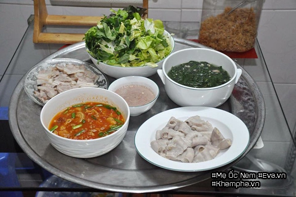 Mẹ hà nội đinh cư ơ sài gòn khoe mâm cơm ai nhìn cũng phai chú ý bát nước chấm - 9