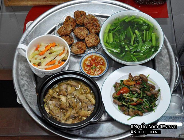 Mẹ hà nội đinh cư ơ sài gòn khoe mâm cơm ai nhìn cũng phai chú ý bát nước chấm - 11