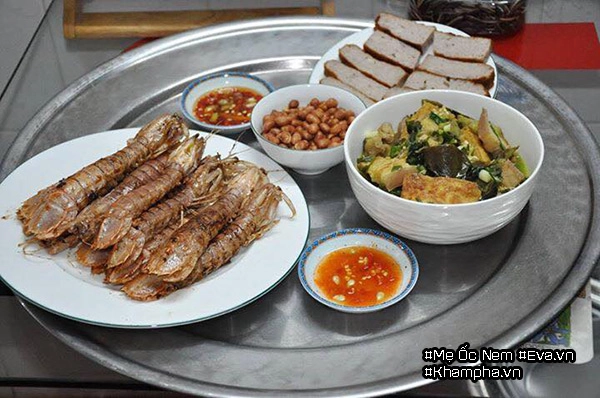 Mẹ hà nội đinh cư ơ sài gòn khoe mâm cơm ai nhìn cũng phai chú ý bát nước chấm - 13