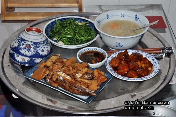 Mẹ hà nội đinh cư ơ sài gòn khoe mâm cơm ai nhìn cũng phai chú ý bát nước chấm - 14