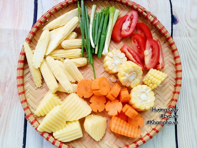 Mẹ nấu canh sườn sụn rau củ chuẩn vị đậm đà đưa cơm - 2