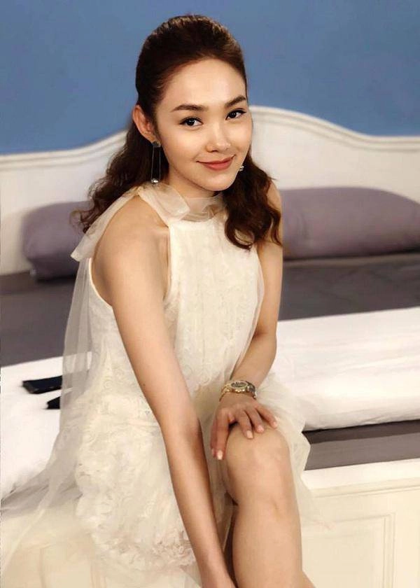 Minh hằng gây sốc với gương mặt cứng đơ như ma-nơ-canh mắt ti hí và miệng biến dạng - 11
