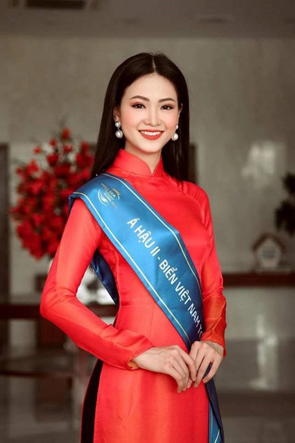 Mỗi lần xuất hiện với một khuôn mặt khác nhau phương khánh có phép biến hình sao - 4