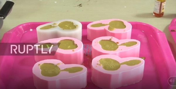Món thạch phân 22 nghìnmiếng giống hệt bản thật khiến cư dân mạng phát hoảng - 4