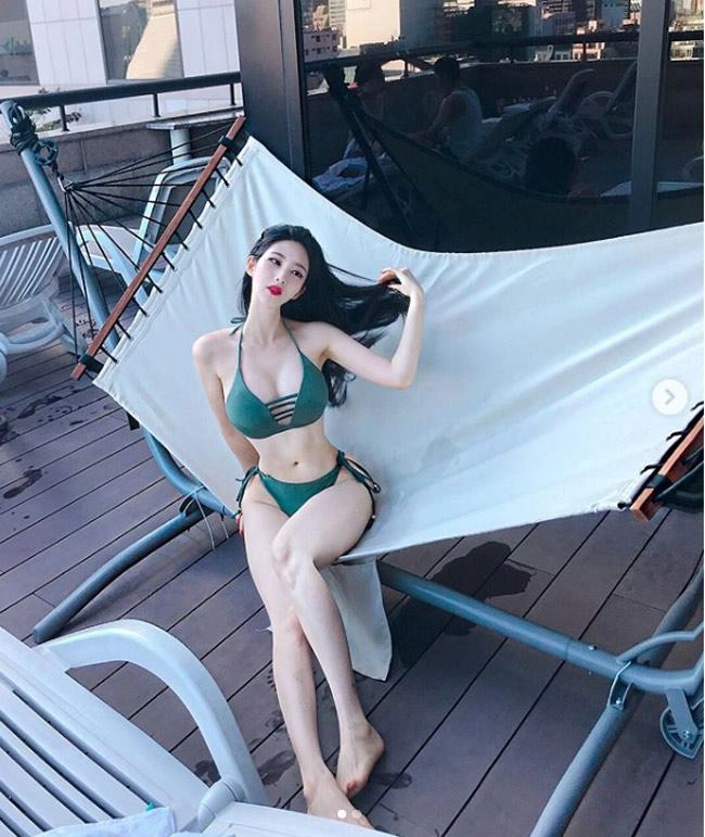 Mùa hè hàn quốc cứ vài mét là gặp 1 cô gái bình thường mặc bikini đẹp ngang hoa hậu - 3