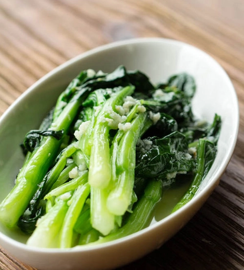 Muốn rau xào luôn xanh giòn chị em đừng bỏ qua 5 bí kíp này - 2