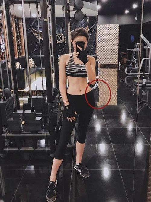 Nâng ngực còn chưa đủ hoa hậu kỳ duyên bóp eo đến cong xương sườn đây này - 7