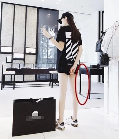 Nâng ngực còn chưa đủ hoa hậu kỳ duyên bóp eo đến cong xương sườn đây này - 8