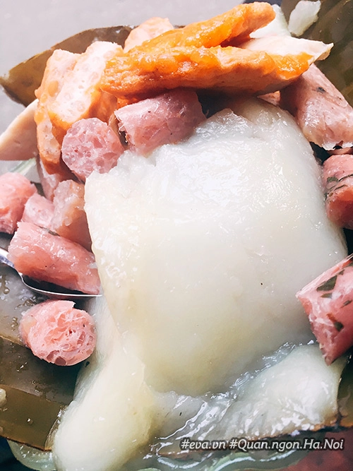 Ngày trở gió chiều đói bụng đi ăn ngay hàng bánh giò nóng hổi đầy ắp giò chả ở hà nội - 2