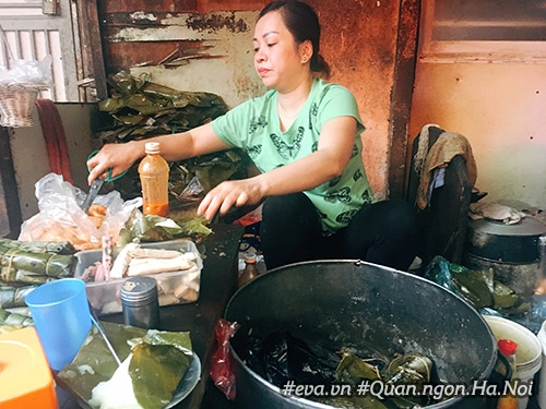 Ngày trở gió chiều đói bụng đi ăn ngay hàng bánh giò nóng hổi đầy ắp giò chả ở hà nội - 3