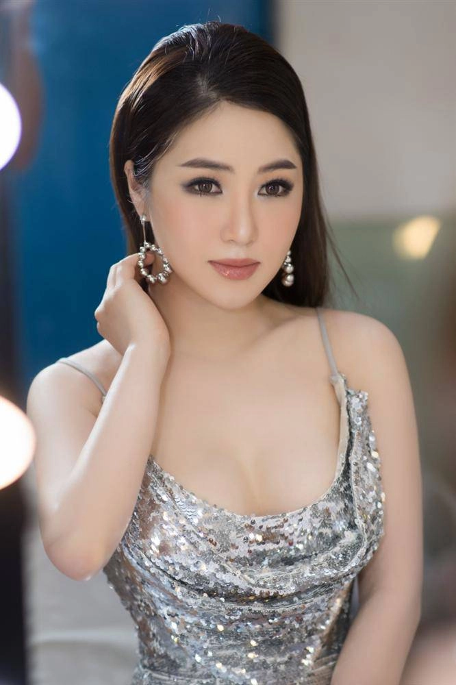 Ngỡ ngàng trước nhan sắc mới của hương tràm fan chỉ biết thốt lên hai từ người lạ - 1