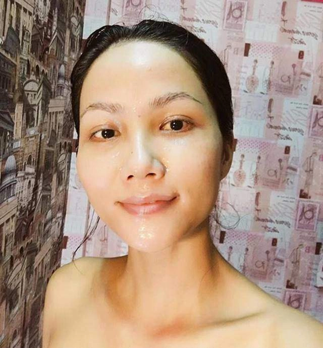 Ngồi bệt dưới sàn nhà tự tay họa mặt hhen niê khiến mọi người phát cuồng với cái kết - 8