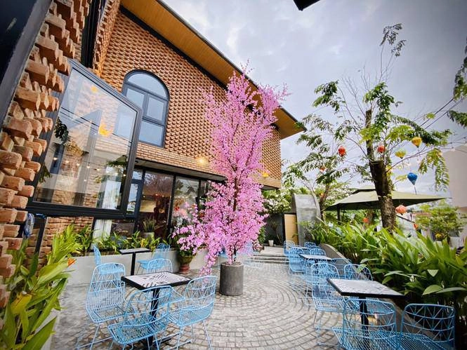 Ngôi nhà kết hợp quán cafe đẹp lạ nhờ nghệ thuật xếp gạch gây mê - 4