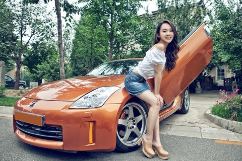  người mẫu bên nissan 350z - 8