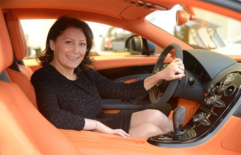  người phụ nữ bán 11 chiếc bugatti veyron một năm - 1