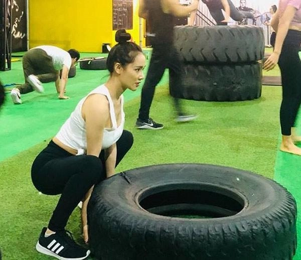 Nhã phương đăng ảnh chăm chỉ tập gym dân mạng chỉ tập trung vào vòng 1 khủng của cô - 1