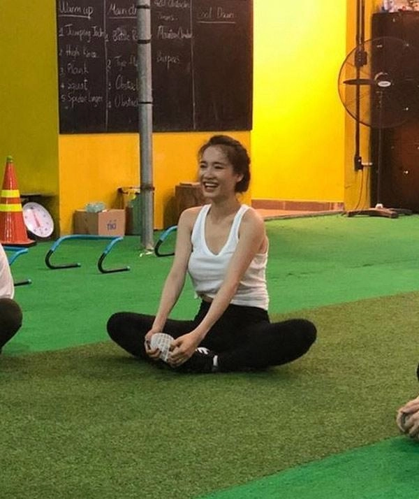 Nhã phương đăng ảnh chăm chỉ tập gym dân mạng chỉ tập trung vào vòng 1 khủng của cô - 2