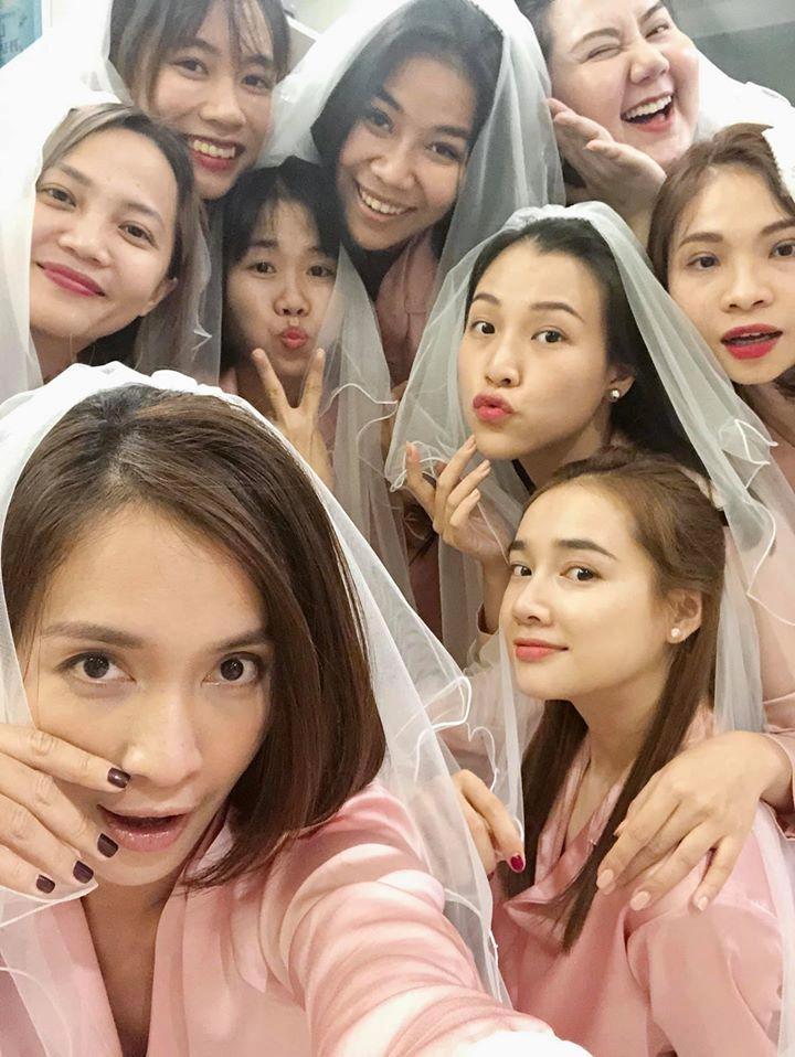 Nhã phương diện pijama hồng ngọt ngào trong tiệc chia tay đời độc thân của hoàng oanh - 4