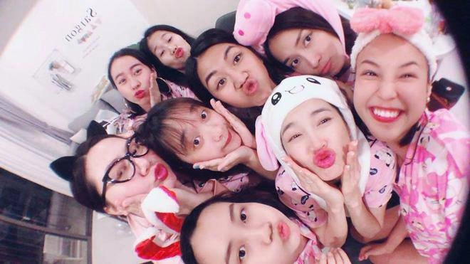Nhã phương diện pijama hồng ngọt ngào trong tiệc chia tay đời độc thân của hoàng oanh - 6