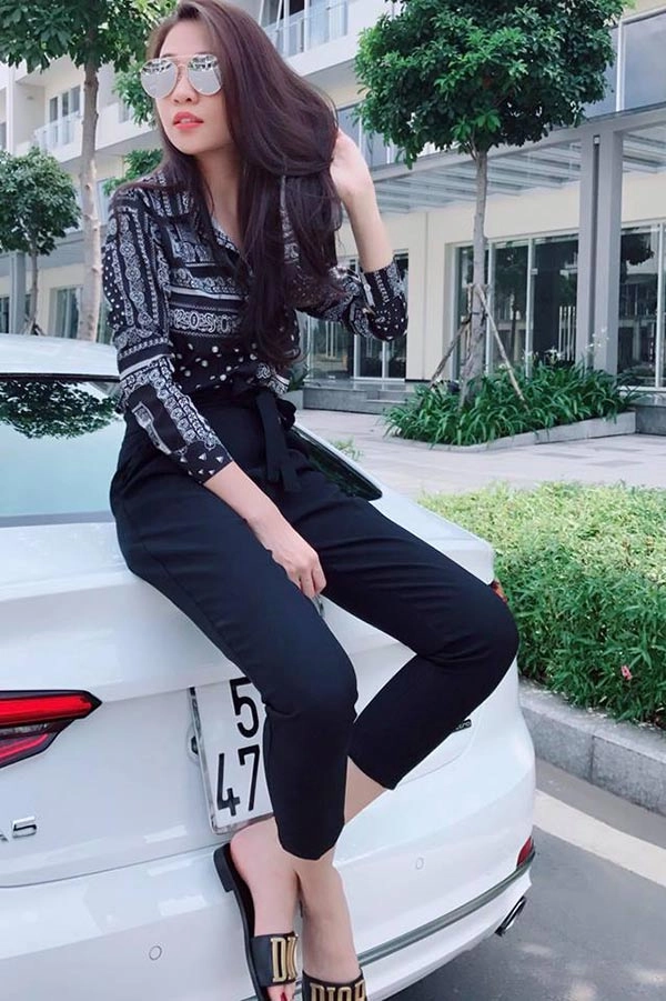 Nhan sắc bạn gái mới cường đô la khi để mặt mộc và diện bikini thiêu đốt ánh nhìn - 1