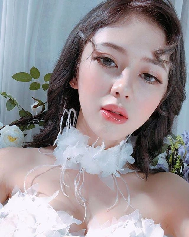 Nhan sắc tình mới của trịnh thăng bình gây chú ý vì quá nóng bỏng hơn hẳn người cũ - 15