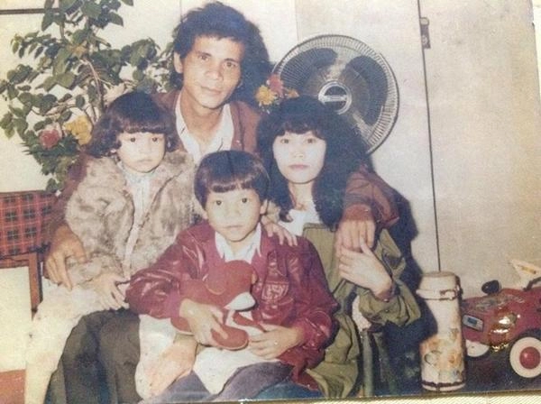 Nhìn thần thái 30 năm trước mẹ hà hồ cũng phải gật gù từ nhỏ mặt cô ấy đã sáng - 3