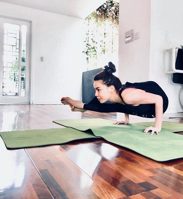Nhìn thần thái 30 năm trước mẹ hà hồ cũng phải gật gù từ nhỏ mặt cô ấy đã sáng - 9