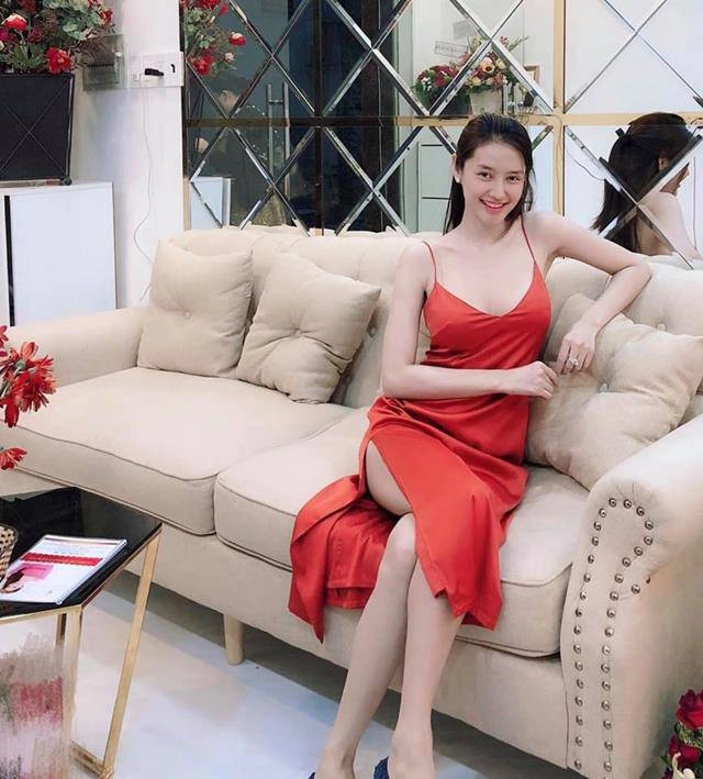 Nhìn vòng 2 nhỏ xíu của bà xã lâm vinh hải mới thấy 56cm của ngọc trinh xưa quá rồi - 6